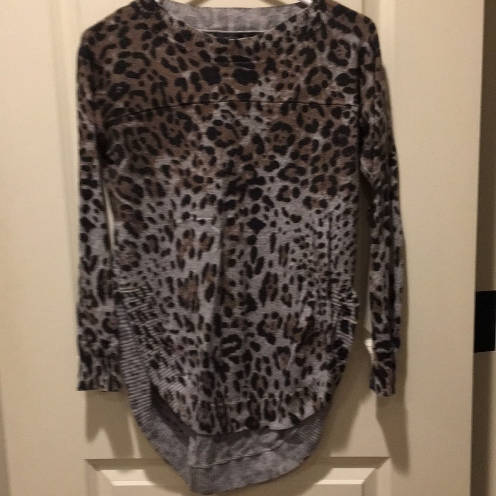 Millou pullover animal print sweater scoop hi/lo hem long sleeves women’s size S